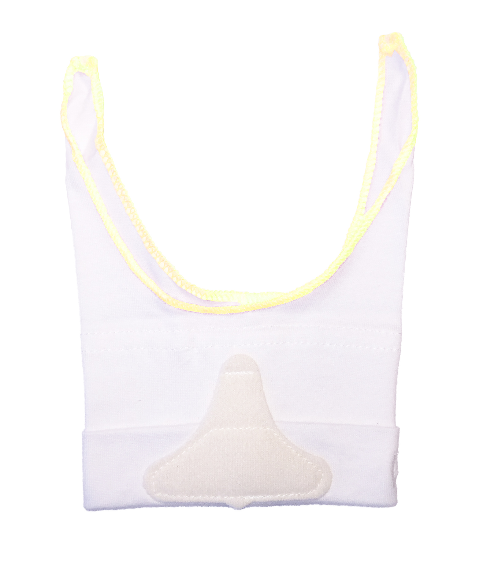 Vit sovmask med gula remmar och en vadderad näskudde, isolerad på en vit bakgrund.