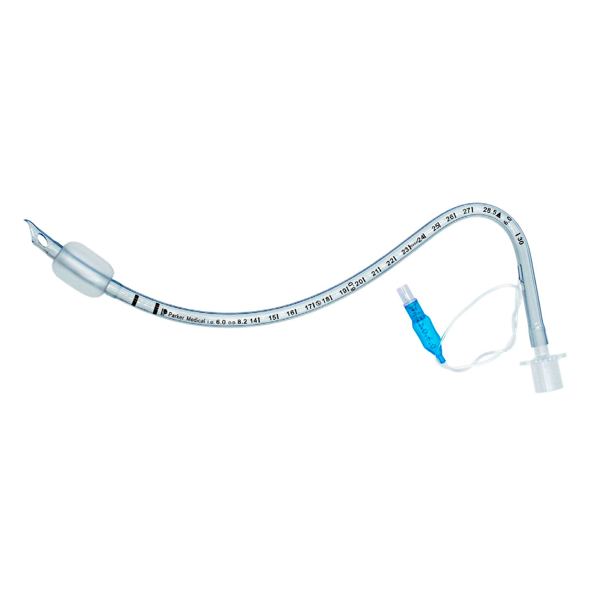 Et bøyd endotrakealt rør med oppblåsbar mansjett og blå ventil mot hvit bakgrunn.