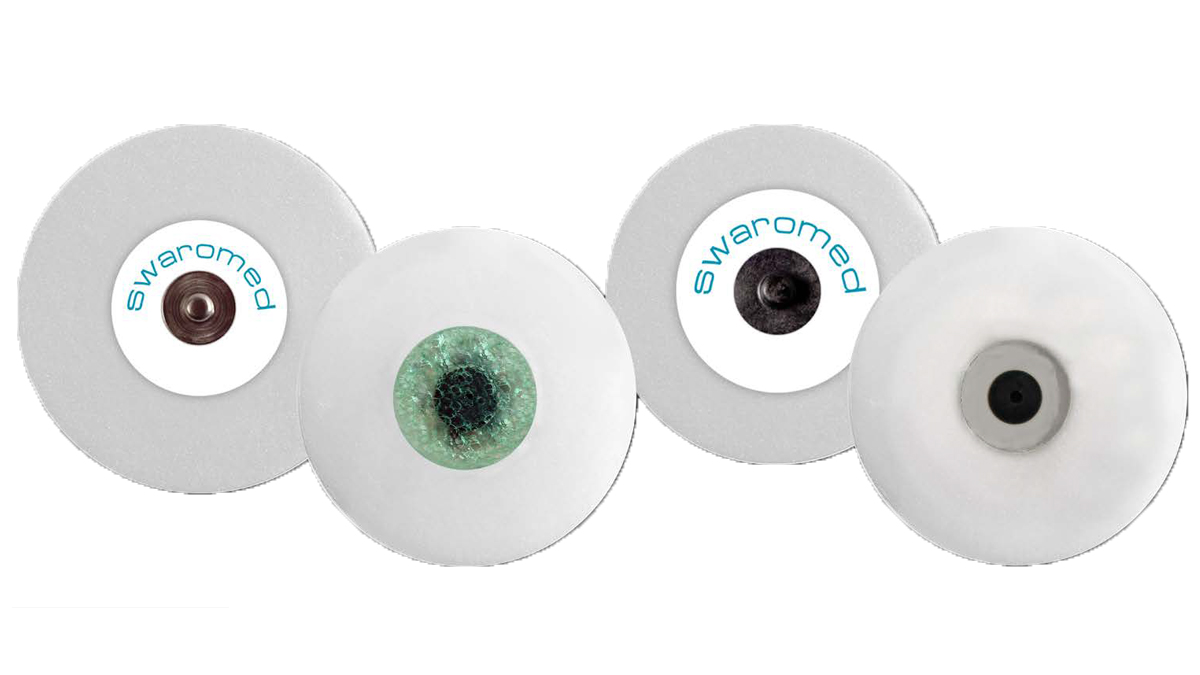 Fire EKG-elektroder med forskjellige senterfarger og teksten "swaromed" på to av dem.