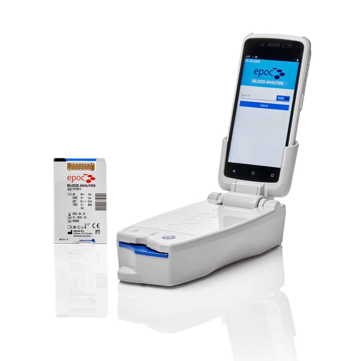 Bærbar blodanalysator med tilhørende testkort mot hvit bakgrunn.